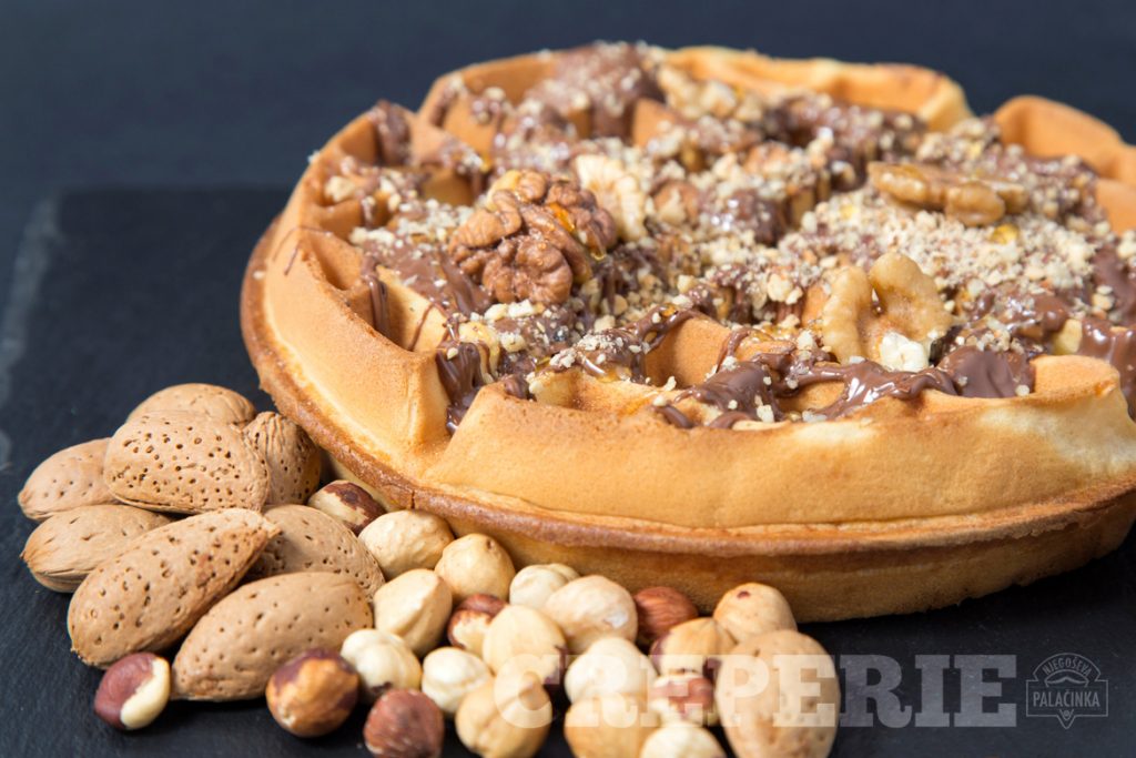 Sweet Waffle with nuts
